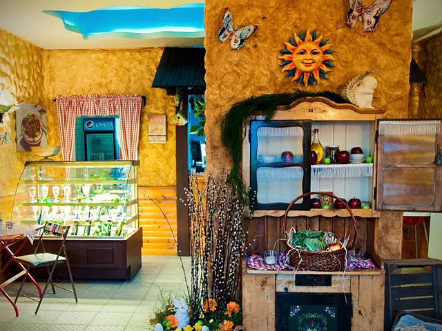 Lada bistro z witryną pełną ciast